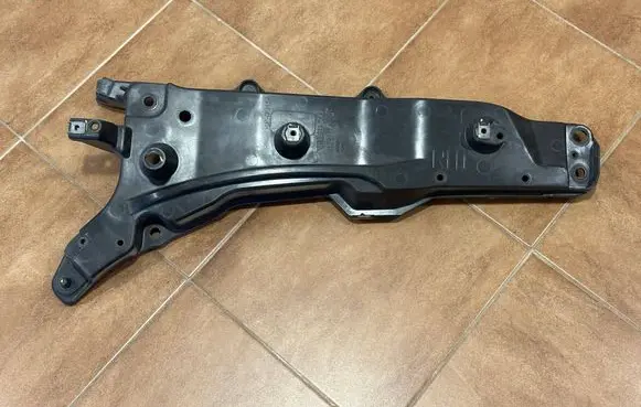 Volvo XC90 Fender mounting bracket 31391778