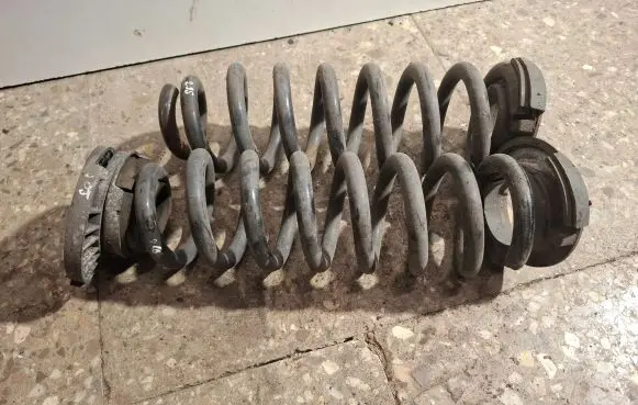 Mercedes-Benz C W205 Rear coil spring