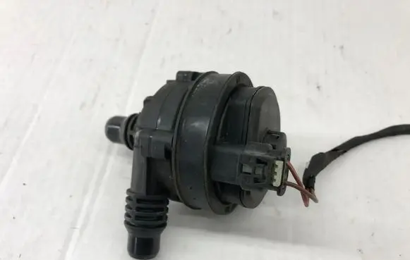 BMW 2 F22 F23 Electric auxiliary coolant/water pump 6834917