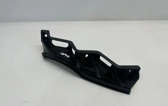 Volkswagen PASSAT B6 Front bumper mounting bracket 3C0807889