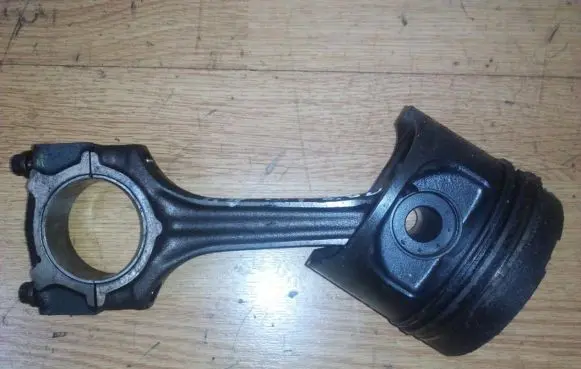 Mercedes-Benz E W124 Piston with connecting rod