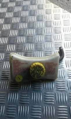 Audi A4 S4 B7 8E 8H Brake fluid reservoir 8E0611301G 8E0611301