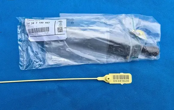 BMW 1 E82 E88 Tailgate strut 7190667