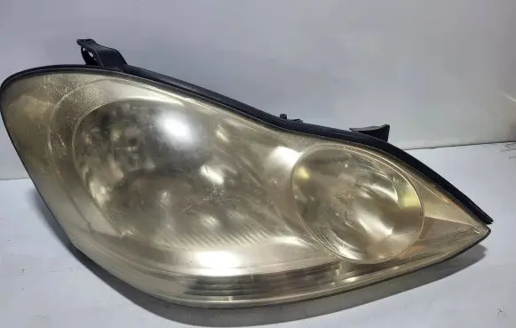 Toyota Avensis Verso Headlight/headlamp 39779776