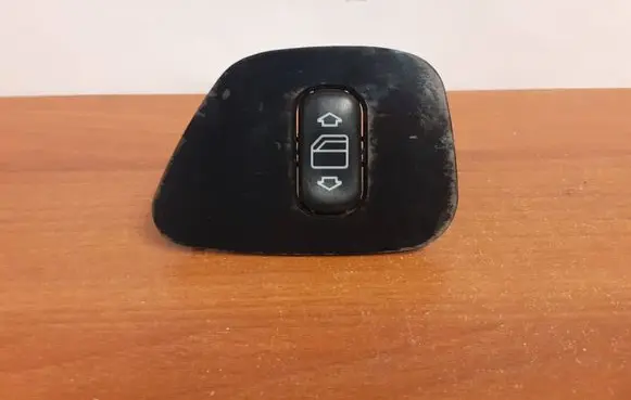 Mercedes-Benz E W210 Electric window control switch 524230