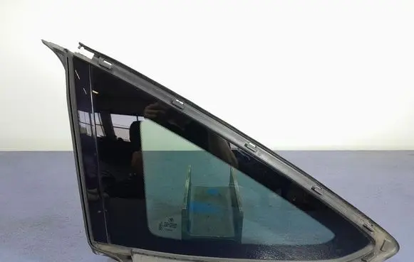 BMW X3 F25 Rear side window 7433451