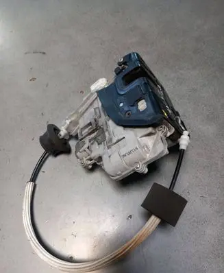 Audi A6 S6 C6 4F Front door lock