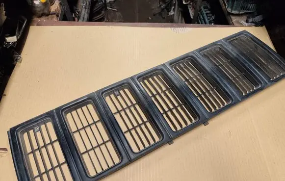 Jeep Grand Cherokee Front grill 55055150