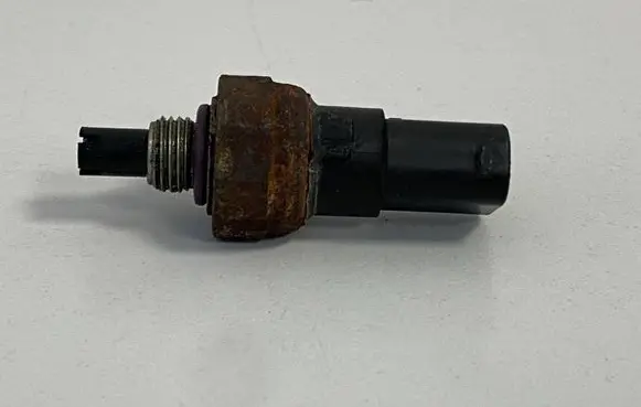 Mercedes-Benz C W203 Air conditioning (A/C) pressure sensor A2038300372 A203 2330C