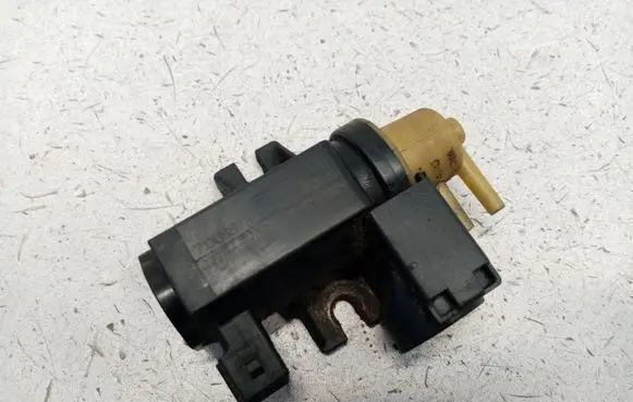 BMW X5 E70 Vacuum valve 7626350 11747626350 11747595374