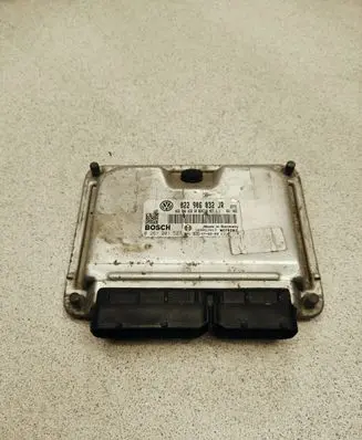 Volkswagen Golf V Engine control unit/module 022906032JR 022906032GP 0261201527