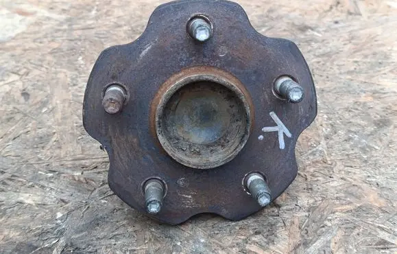Toyota Avensis T270 Rear wheel hub