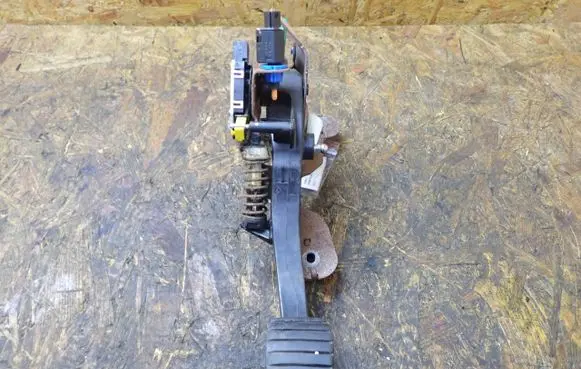 Renault Scenic III - Grand scenic III Clutch pedal 