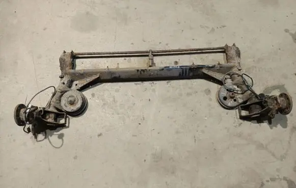 Volkswagen PASSAT B5 Rear subframe 