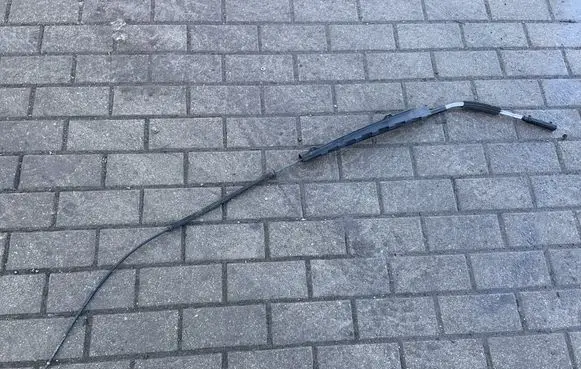 Audi Q7 4L Engine bonnet/hood lock release cable 4L1823535
