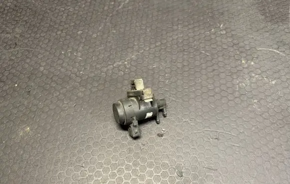 Opel Vivaro Turbo solenoid valve 8200015998