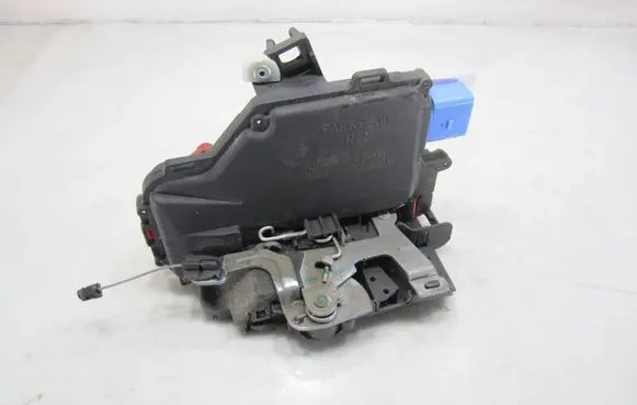 Volkswagen Golf VI Rear door lock 7L0839016E PA66GF30 991637300