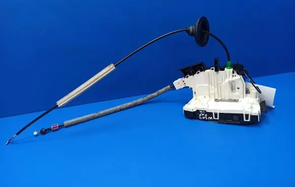 Mercedes-Benz E C207 W207 Front door lock A2077601340 A2047202535