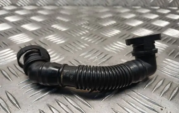 Volkswagen PASSAT B6 Breather hose/pipe 03L103493