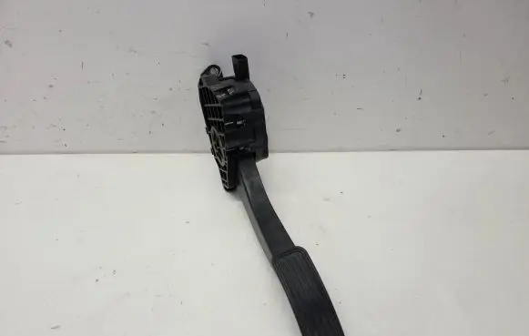 Ford Fusion II Accelerator throttle pedal DG9C9F836