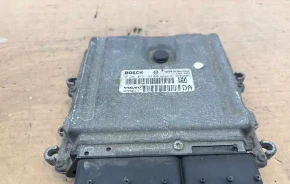 Volvo S60 Engine control unit/module 0281012103 30729826 1039S10667