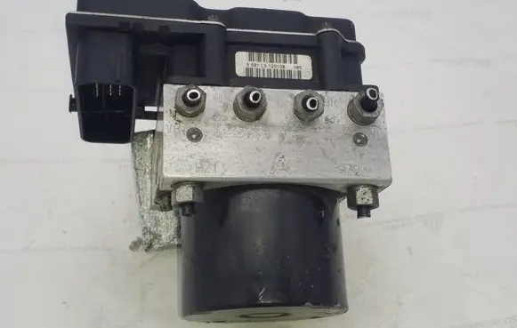 Skoda Fabia Mk2 (5J) ABS Pump 6R0614117D 0265231945 6R0907379C