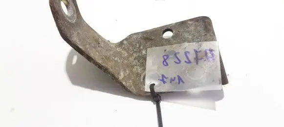 Toyota Avensis Verso Engine mounting bracket