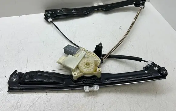 Peugeot 308 Front door window regulator with motor