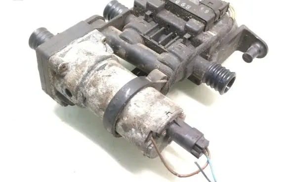 BMW 5 E39 Coolant heater control valve 8374994 1147412135