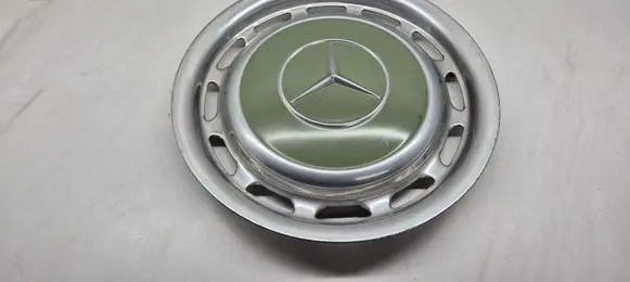 Mercedes-Benz W123 R14 wheel hub/cap/trim 