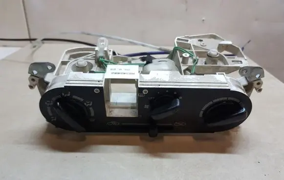 Mitsubishi Pajero Sport I Climate control unit MR360556