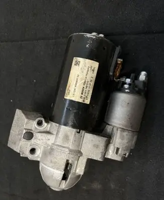 BMW 5 G30 G31 Starter motor 001148515 8589891