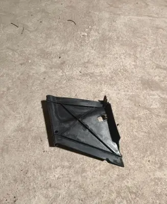 Opel Vivaro Engine splash shield/under tray 93450277 508425888R