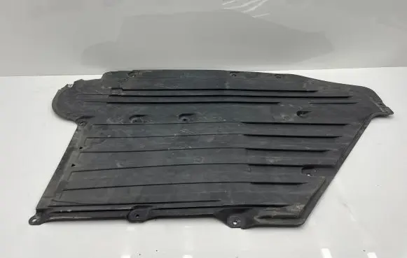 BMW 5 G30 G31 G38 Center/middle under tray cover 7455536