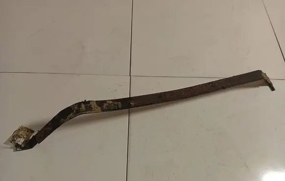 Hyundai Sonata Fuel tank mounting bracket