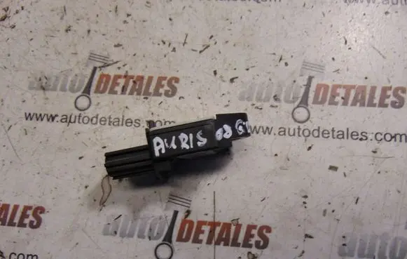 Toyota Auris 150 Airbag deployment crash/impact sensor 8983102080