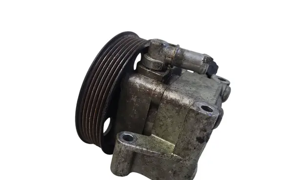 Ford Focus C-MAX Power steering pump 4M513A696AD
