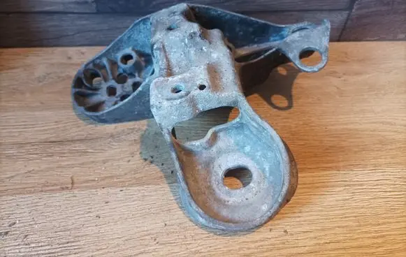 Audi A6 S6 C5 4B Engine mounting bracket 4B0199351