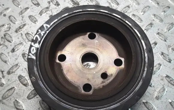 Volvo XC90 Crankshaft pulley 30731865