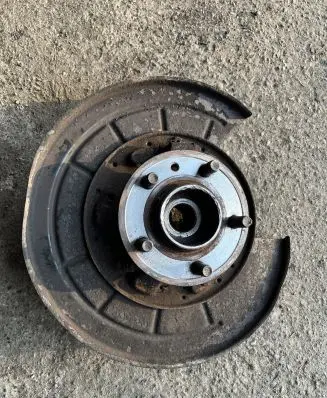 Rear wheel hub spindle/knuckle