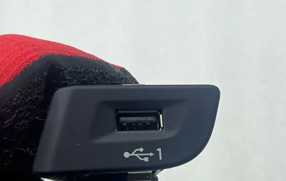 Audi Q2 - USB socket connector 81C035726