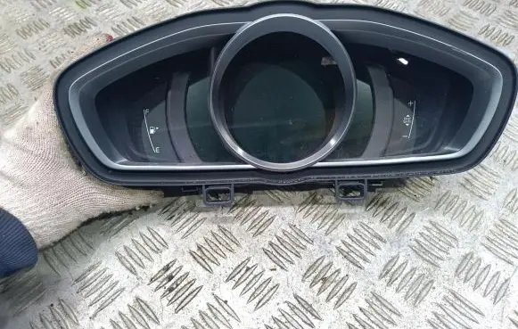 Volvo V40 Speedometer (instrument cluster)