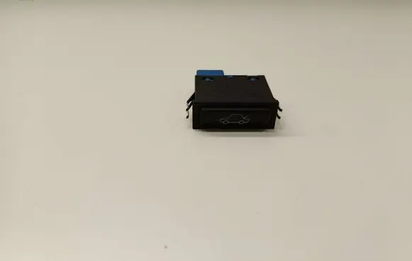 BMW 7 E38 Tailgate opening switch 8365579