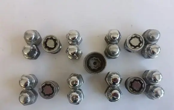 KIA Optima Anti-theft wheel nuts and lock 