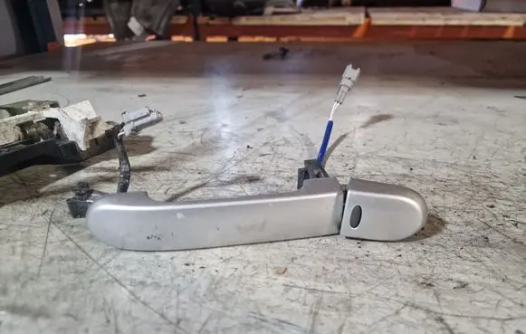 Nissan Tiida C11 Front door exterior handle
