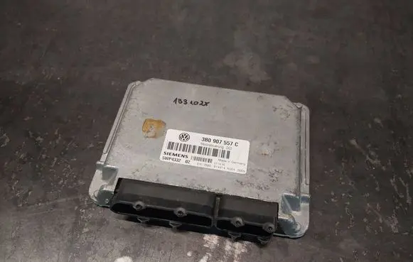 Audi A4 S4 B5 8D Engine control unit/module 3B0907557C 5WP4332