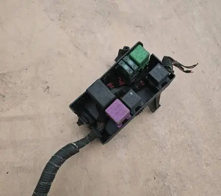 Opel Vectra B Fuse box set 90506007 PA66GF20 0831312