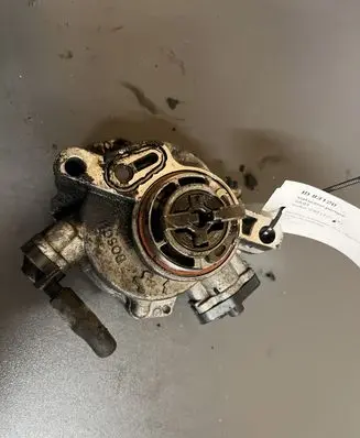 Volvo V40 Vacuum pump 9804021880