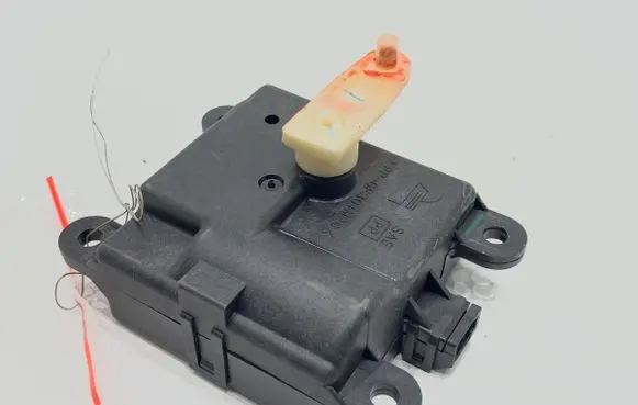 Nissan Qashqai Air flap motor/actuator 27730-ET00A