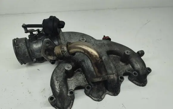 Volkswagen PASSAT B5.5 Intake manifold 038129713A